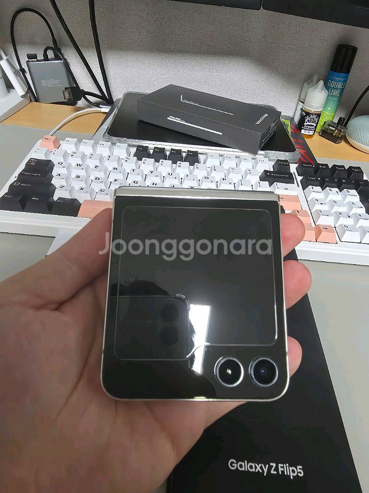 갤럭시 Z Flip5 플립5 256GB 팝니다--1
