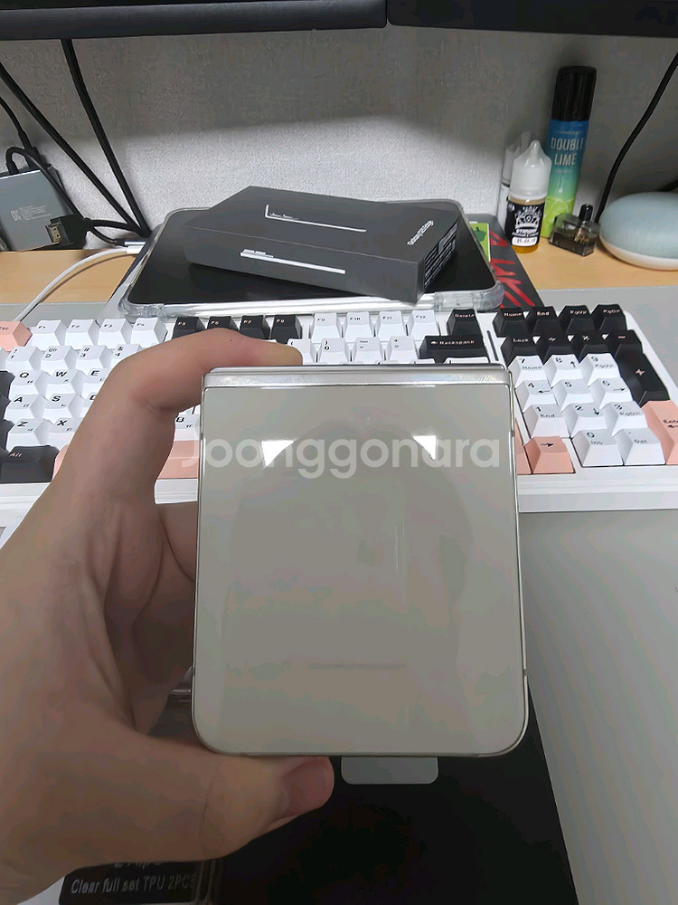 갤럭시 Z Flip5 플립5 256GB 팝니다--7