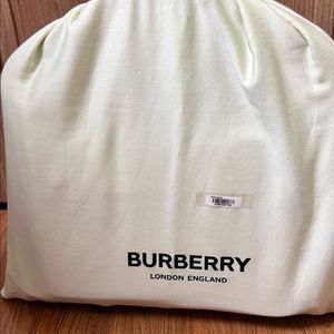 버버리 투톤 캔버스 레더 미듐 포켓 백 8039362