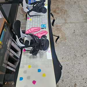 여성 스노보 데크 팝니다