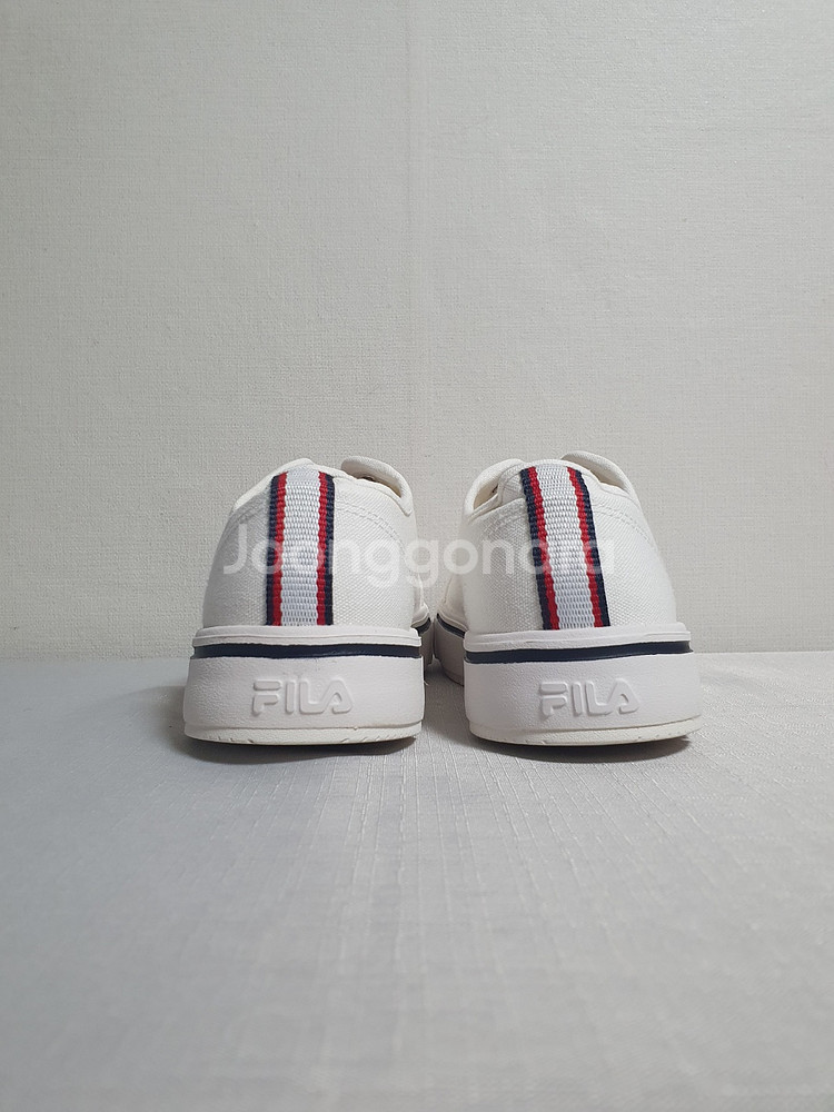 무료배송 240mm 휠라 코트라이트 운동화--2