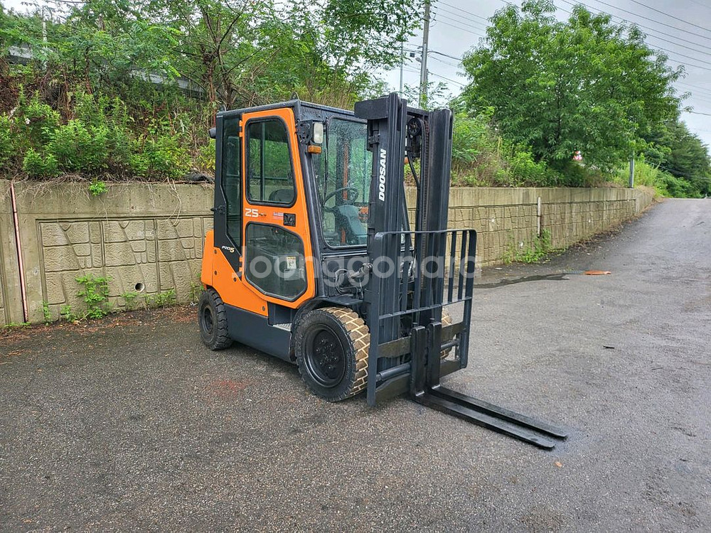 중고지게차 두산 D25S-5 디젤 2.5톤 지게차--2