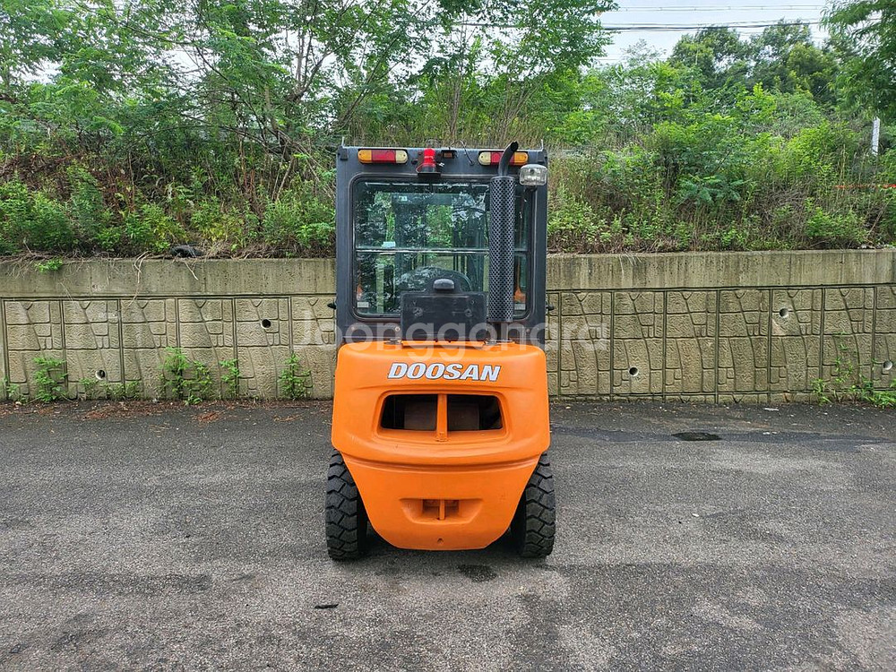 중고지게차 두산 D25S-5 디젤 2.5톤 지게차--6