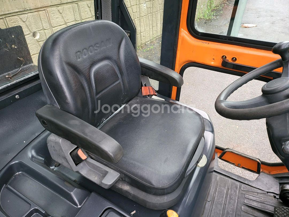중고지게차 두산 D25S-5 디젤 2.5톤 지게차--9