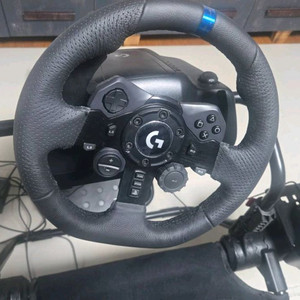 로지텍 g923레이싱 휠 팝니다(거치대포함)