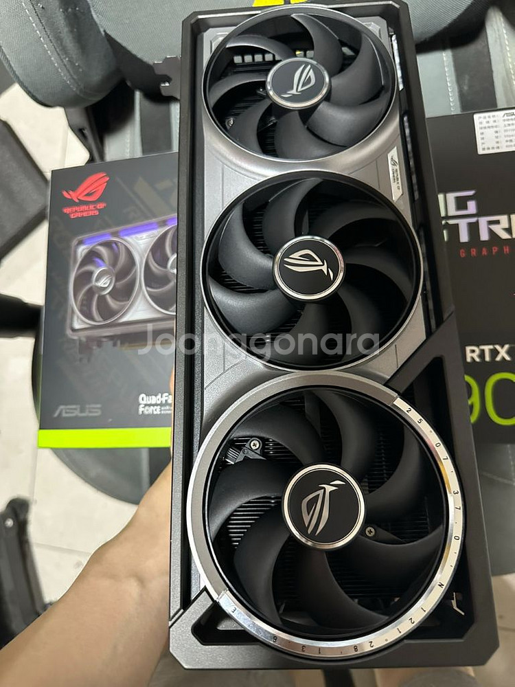 ASUS ROG STRIX RTX 5090 D OC--4