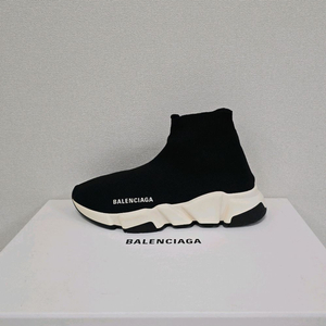 발렌시아가 스피드러너 스니커즈 신발 37사이즈 240