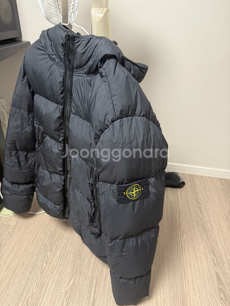 백화점판 21FW 스톤아일랜드 크링클랩스 패딩팝니다--1