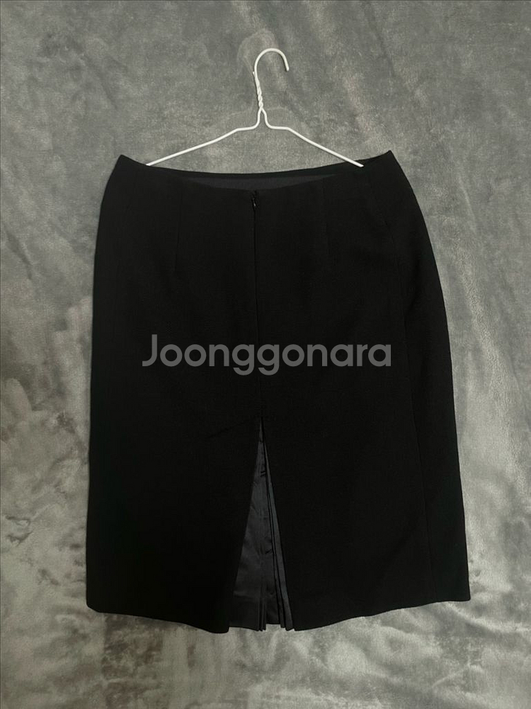[무료배송] 에스카다 브랙 와플 미디 스커트--1