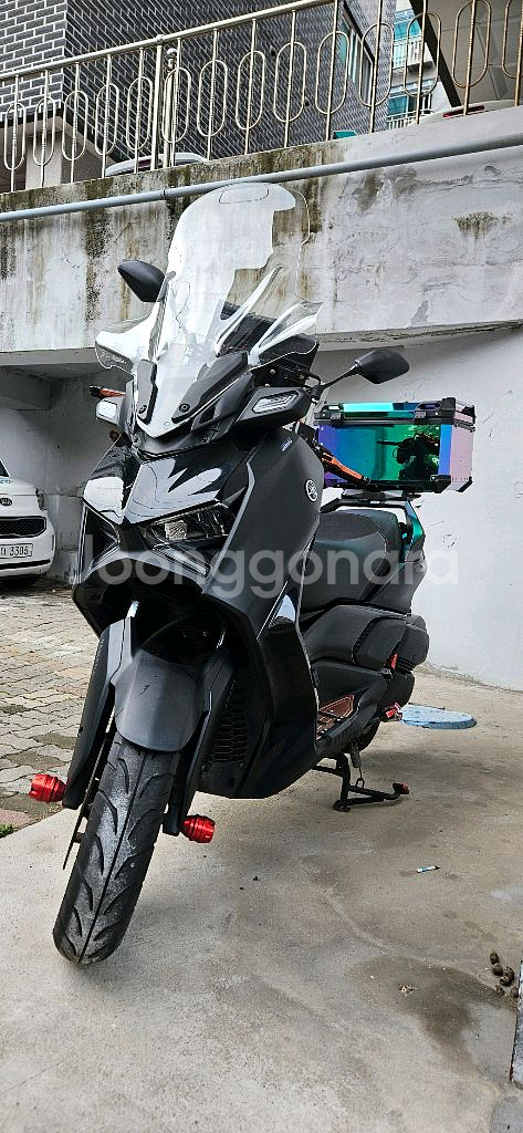 XMAX 300--0