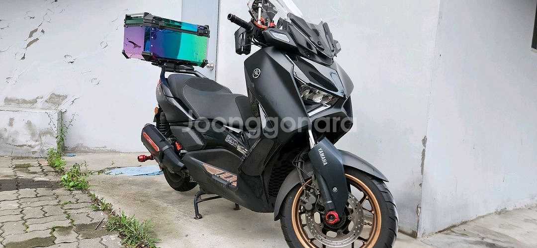 XMAX 300--9
