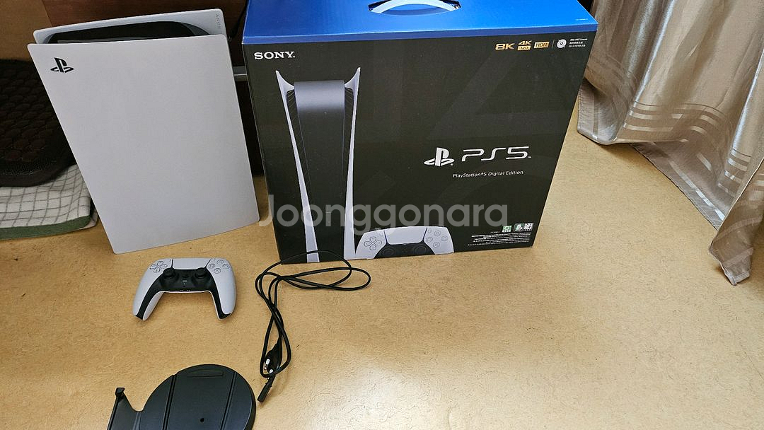 ps5 1018b 디지털과 충전거치대 포함 판매합니다--0