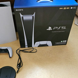 ps5 1018b 디지털과 충전거치대 포함 판매합니다