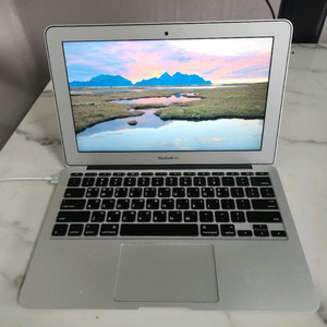 맥북에어 판매 합니다 i5 8g ram