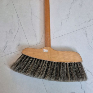 고급 나무 빗자루