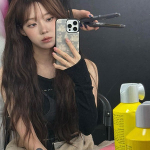 윈터 착용 뮤즈무드 아이폰 16 프로맥스 케이스