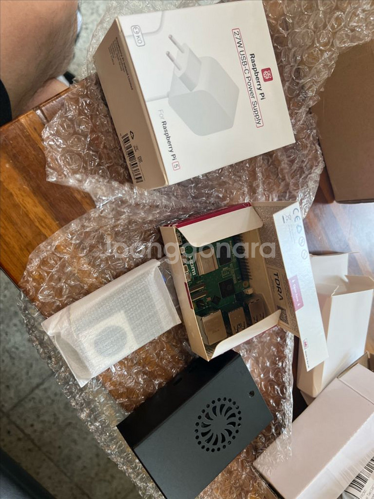 라즈베리파이5 8gb 미사용품(정품어댑터 쿨러 케이스)--1