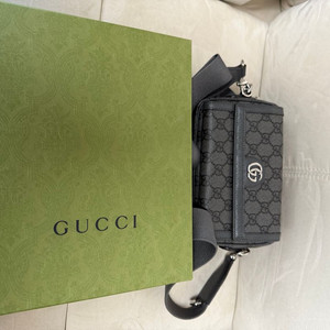 구찌 메신저백 팝니다