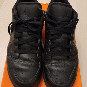 Air Jordan 1 Low Triple Black