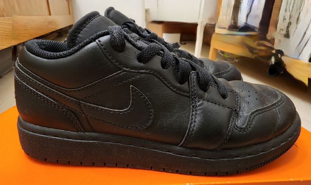 Air Jordan 1 Low Triple Black 이미지