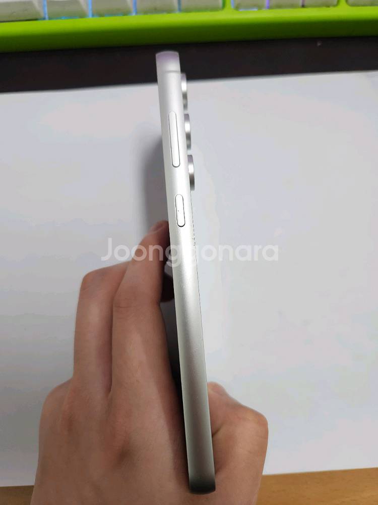 갤럭시s23fe 액정깨끗 판매합니다.--4