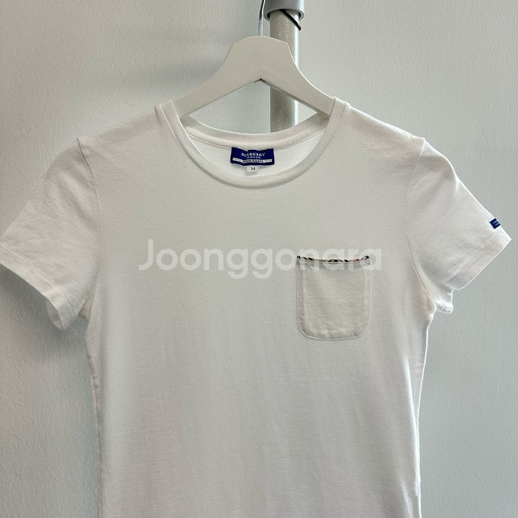 버버리 체크 디테일 포켓 티셔츠--1