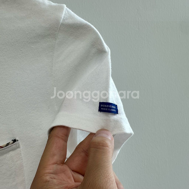 버버리 체크 디테일 포켓 티셔츠--3