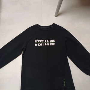 검은색 맨투맨 옷 상의 기모 85