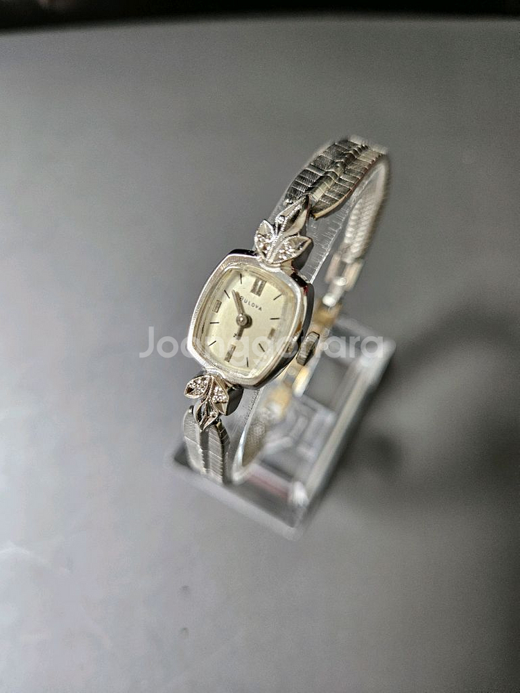 빈티지 부로바 여성용 수동태엽 은장메탈 시계/SWISS--0