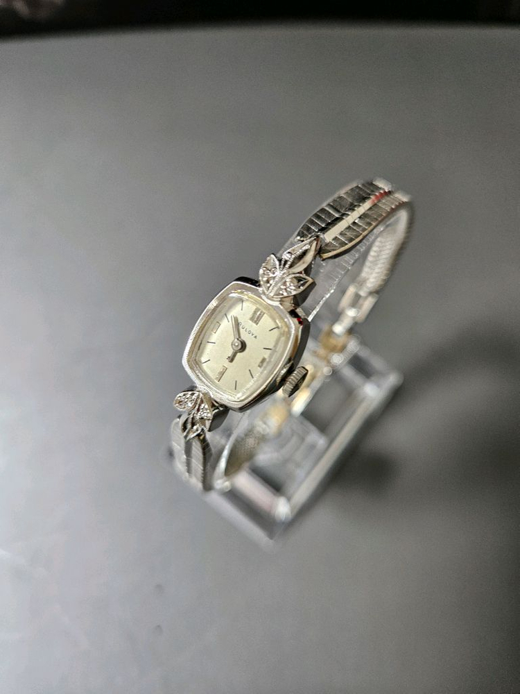 빈티지 부로바 여성용 수동태엽 은장메탈 시계/SWISS--1