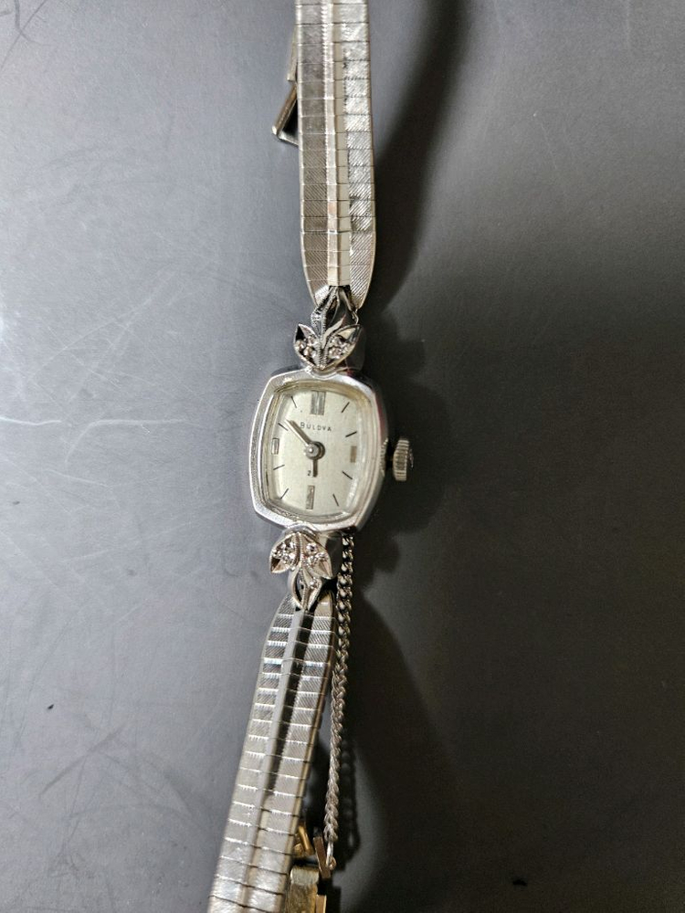 빈티지 부로바 여성용 수동태엽 은장메탈 시계/SWISS--5