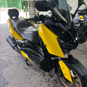 XMAX300