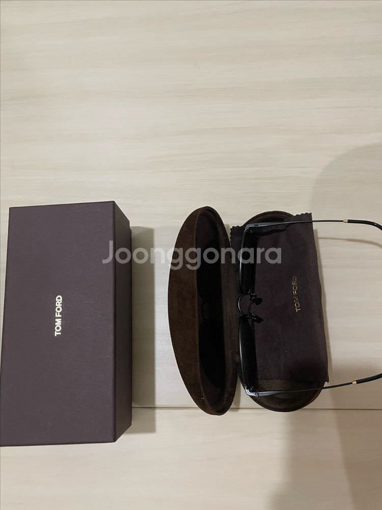 톰포드 선글라스 블랙 남여공용--3