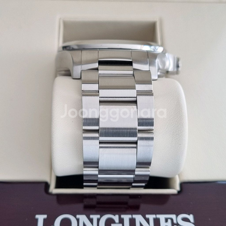 론진 콘퀘스트 V.H.P GMT 43mm 카본 다이얼--1