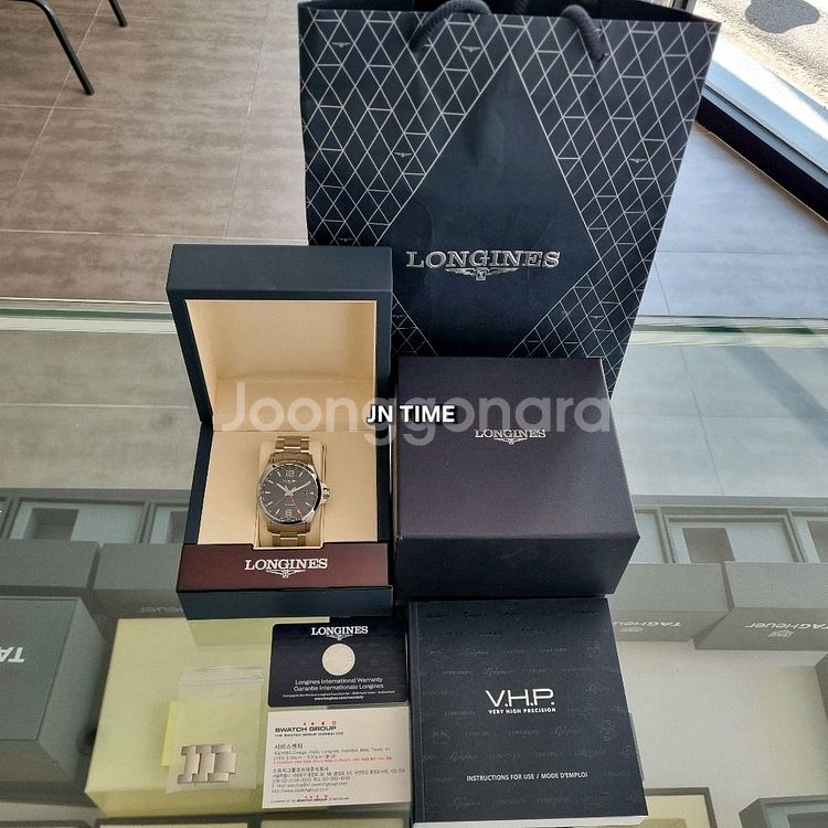 론진 콘퀘스트 V.H.P GMT 43mm 카본 다이얼--8