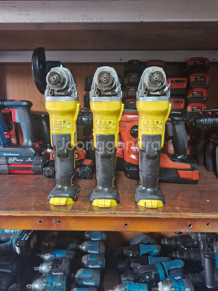 디월트충전그라인더 DCG405N 5인치 본체만 상태최상--4