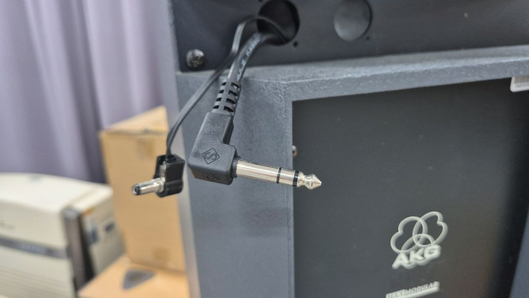 AKG 맥스모듈러 충전식 스피커 팝니다--1
