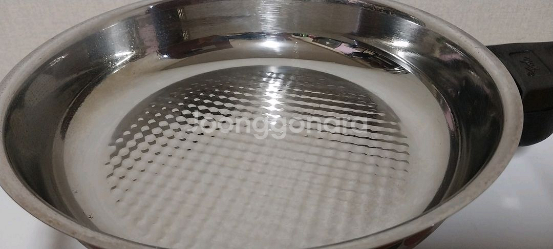 (중고)휘슬러 엠보 프라이팬 팝니다(26cm)--4