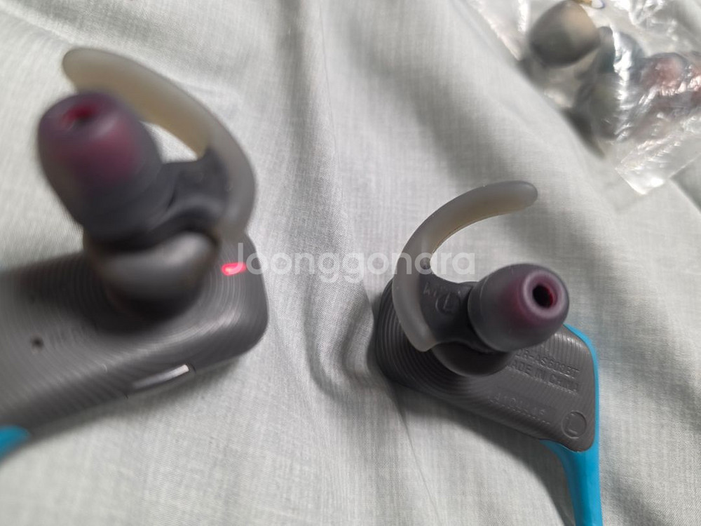 소니 MDR-AS600BT 작동품 택포--2