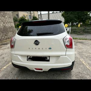 중고 티볼리아머 16년식