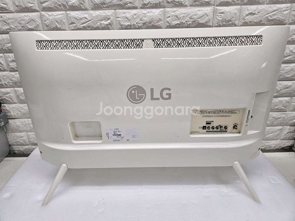 부품용 LG 32인치 레트로 TV 입니다--2