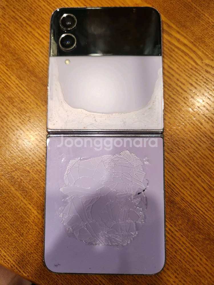 갤럭시 플립4 256 외부 파손 내부 초록 점--1