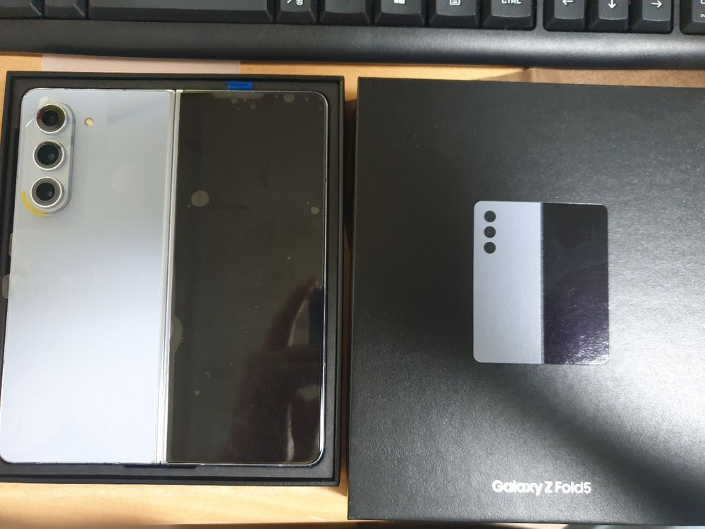 폴드5 올갈이 s펜 외부 내부액정 하우징 배터리 교체 이미지