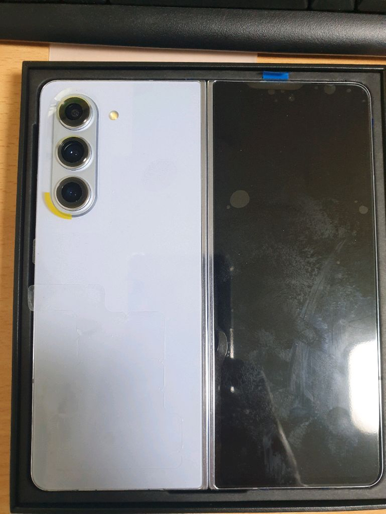 폴드5 올갈이 s펜 외부 내부액정 하우징 배터리 교체 이미지