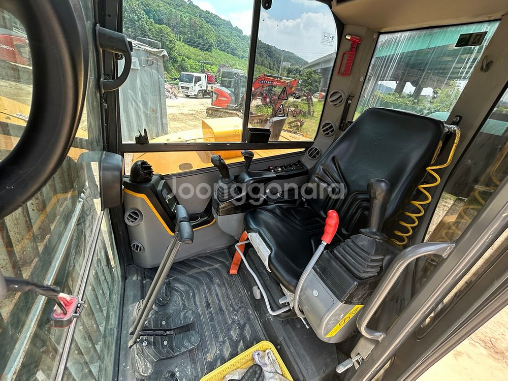 볼보굴삭기 소선회 2022년식 1400시간 중고굴삭기매--4