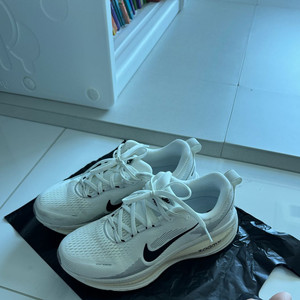 나이키 보메로 18 러닝화 260사이즈