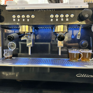 커피머신/원두그라인더/온수디스팬서/키오스크/포스