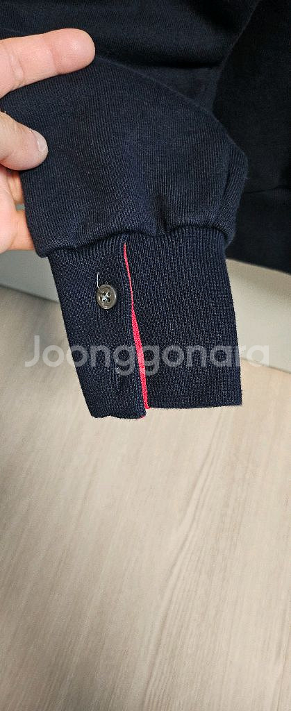 톰브라운 맨투맨 팝니다--3