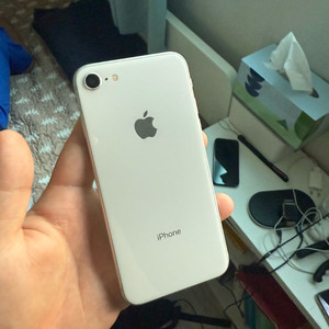 아이폰8 화이트 64gb 판매합니다