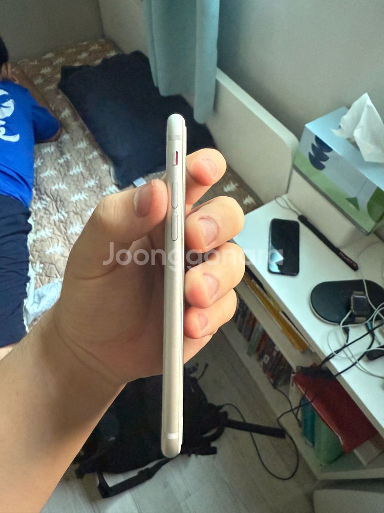 아이폰8 화이트 64gb 판매합니다--5